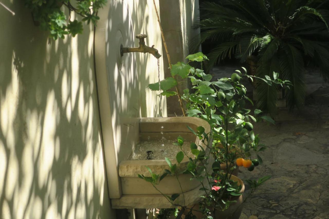 Tombe La Nefle Bed & Breakfast Avignon Exterior photo